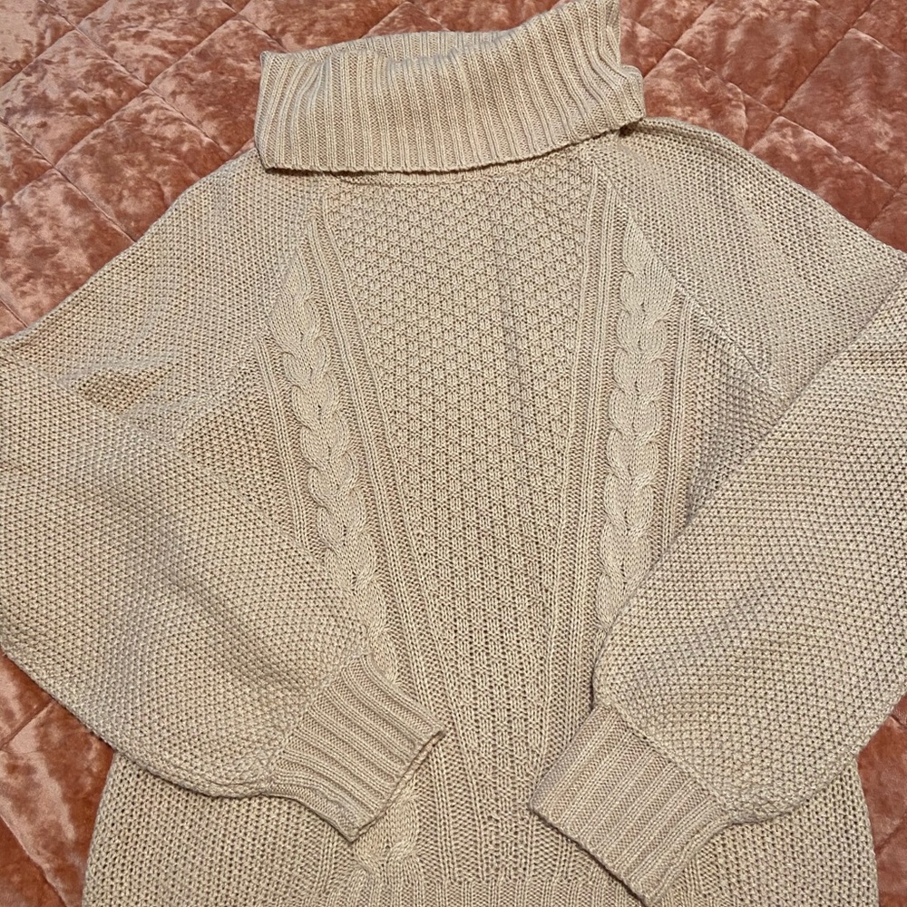 Light and soft turtle neck sweater size s!